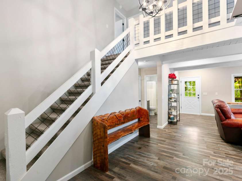 139 Kammerer Drive, Waynesville, NC 28785.  MLS# CAR4302164, YatesRealty ID 1387. Foyer