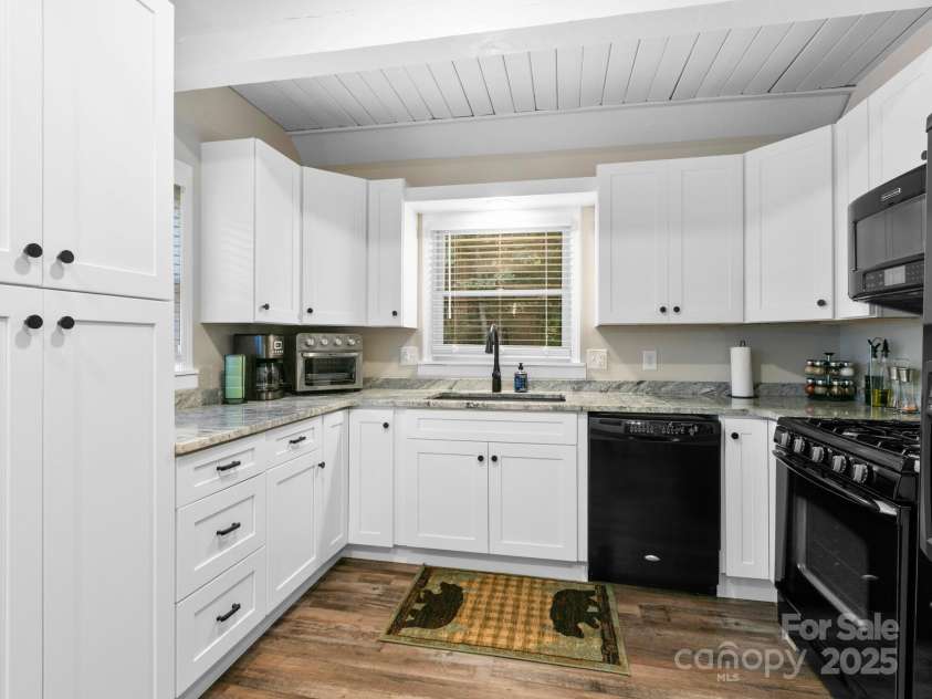 139 Kammerer Drive, Waynesville, NC 28785.  MLS# CAR4302164, YatesRealty ID 1387. Kitchen 