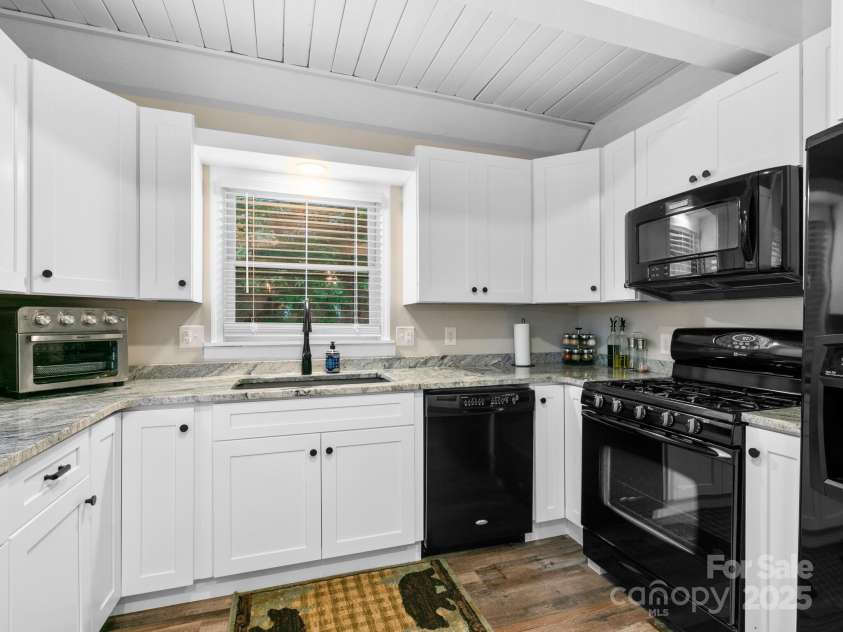 139 Kammerer Drive, Waynesville, NC 28785.  MLS# CAR4302164, YatesRealty ID 1387. Kitchen 