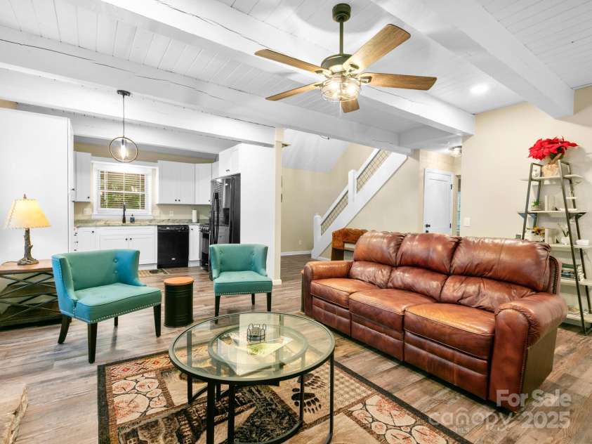 139 Kammerer Drive, Waynesville, NC 28785.  MLS# CAR4302164, YatesRealty ID 1387. Living Room 