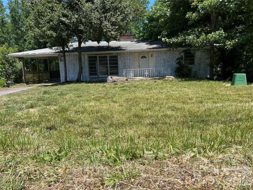 312 Davis Park Road, Gastonia, NC 28052.  MLS# CAR4372460, YatesRealty ID 13870. 