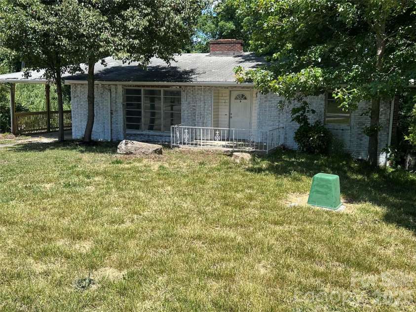 312 Davis Park Road, Gastonia, NC 28052.  MLS# CAR4372460, YatesRealty ID 13870. 