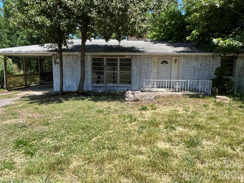 312 Davis Park Road, Gastonia, NC 28052.  MLS# CAR4372460, YatesRealty ID 13870. 