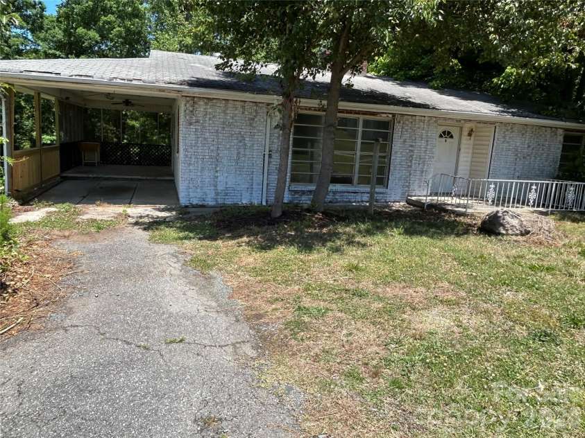 312 Davis Park Road, Gastonia, NC 28052.  MLS# CAR4372460, YatesRealty ID 13870. 