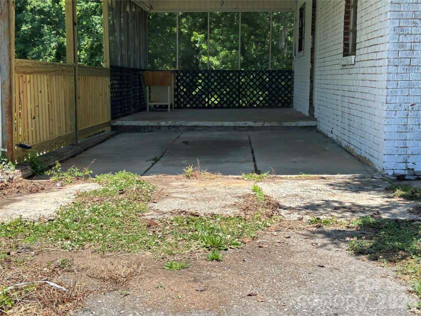 312 Davis Park Road, Gastonia, NC 28052.  MLS# CAR4372460, YatesRealty ID 13870. 