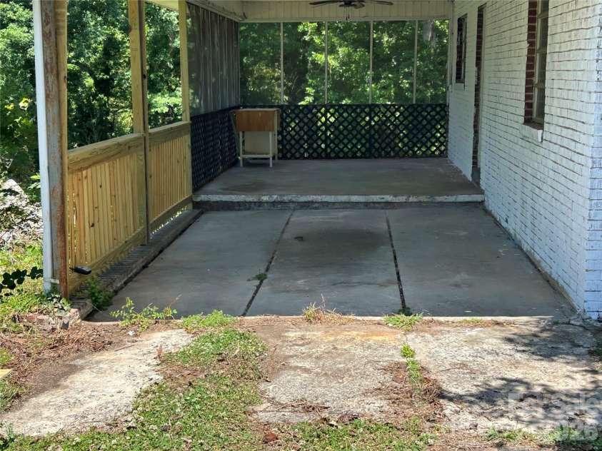 312 Davis Park Road, Gastonia, NC 28052.  MLS# CAR4372460, YatesRealty ID 13870. 