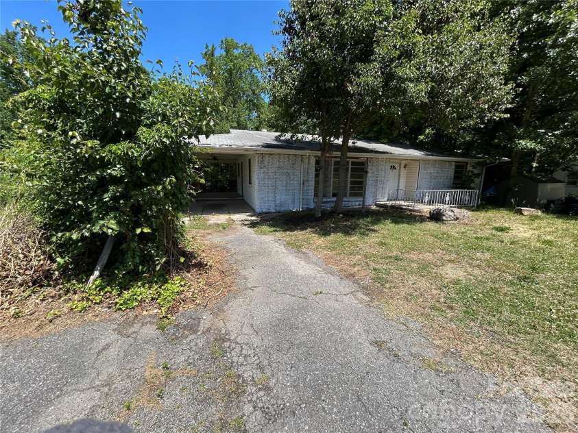 312 Davis Park Road, Gastonia, NC 28052.  MLS# CAR4372460, YatesRealty ID 13870. 
