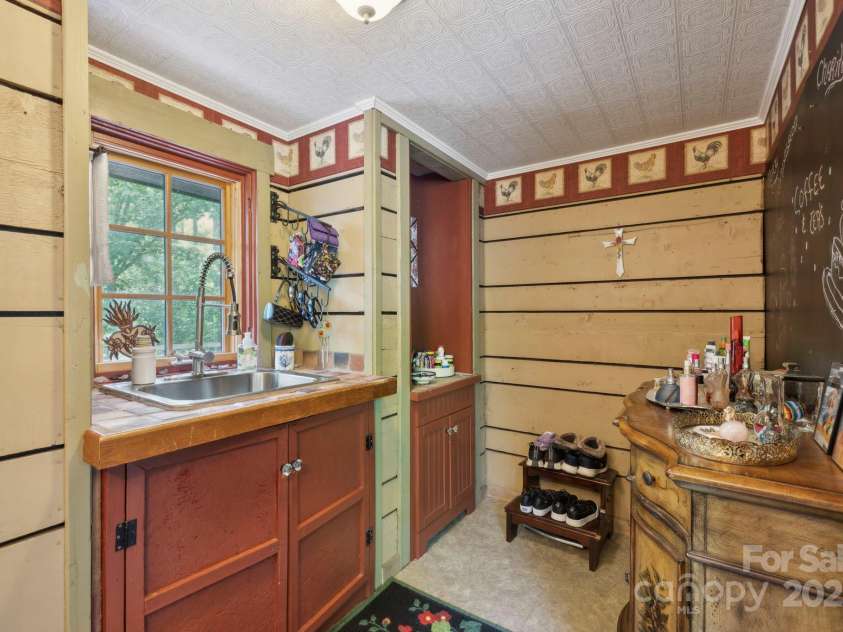 214 Hubert Mccall Road, Balsam Grove, NC 28708.  MLS# CAR4256871, YatesRealty ID 13872. Laundry Area