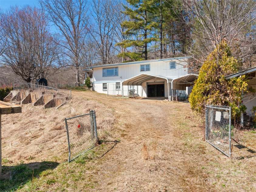 30 Ray Street, Waynesville, NC 28786.  MLS# CAR4234080, YatesRealty ID 13873. 