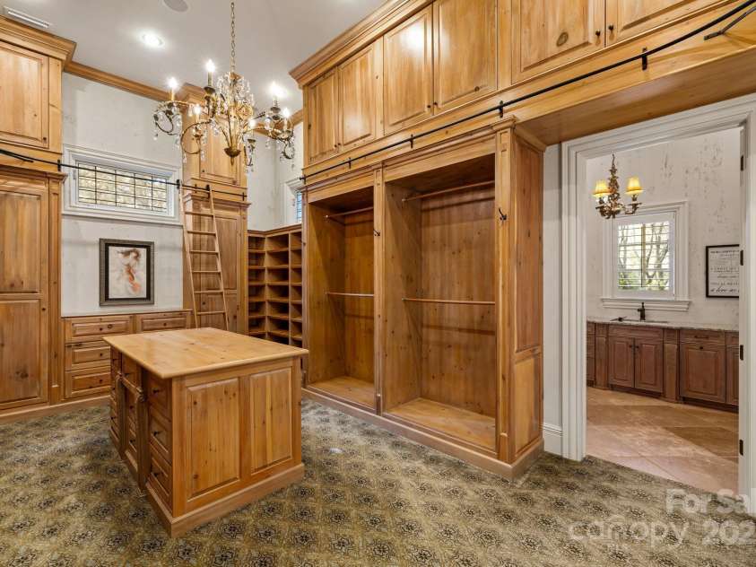 2725 Windsor Road, Winston Salem, NC 27104.  MLS# CAR4222418, YatesRealty ID 13874. 