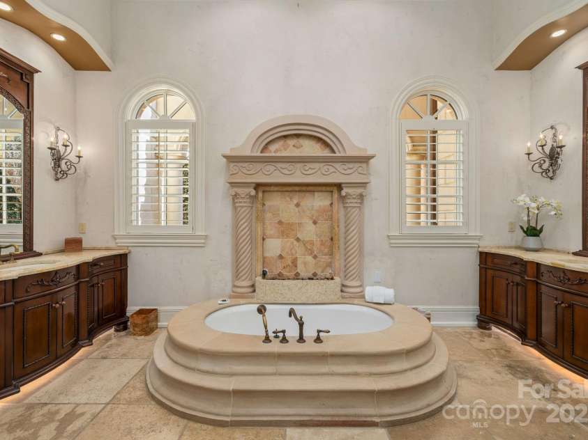 2725 Windsor Road, Winston Salem, NC 27104.  MLS# CAR4222418, YatesRealty ID 13874. 