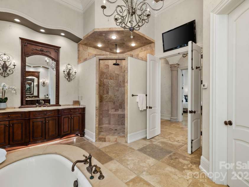 2725 Windsor Road, Winston Salem, NC 27104.  MLS# CAR4222418, YatesRealty ID 13874. 