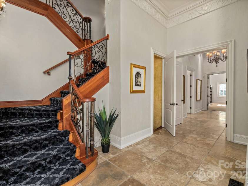 2725 Windsor Road, Winston Salem, NC 27104.  MLS# CAR4222418, YatesRealty ID 13874. 