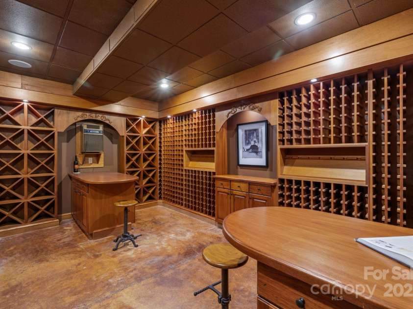 2725 Windsor Road, Winston Salem, NC 27104.  MLS# CAR4222418, YatesRealty ID 13874. 