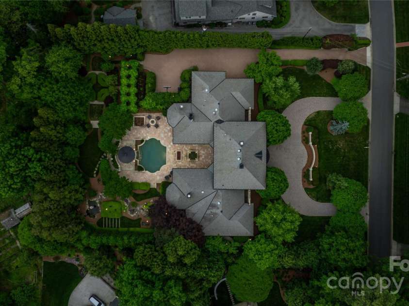 2725 Windsor Road, Winston Salem, NC 27104.  MLS# CAR4222418, YatesRealty ID 13874. 