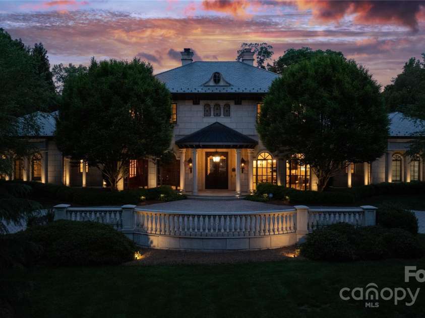 2725 Windsor Road, Winston Salem, NC 27104.  MLS# CAR4222418, YatesRealty ID 13874. 