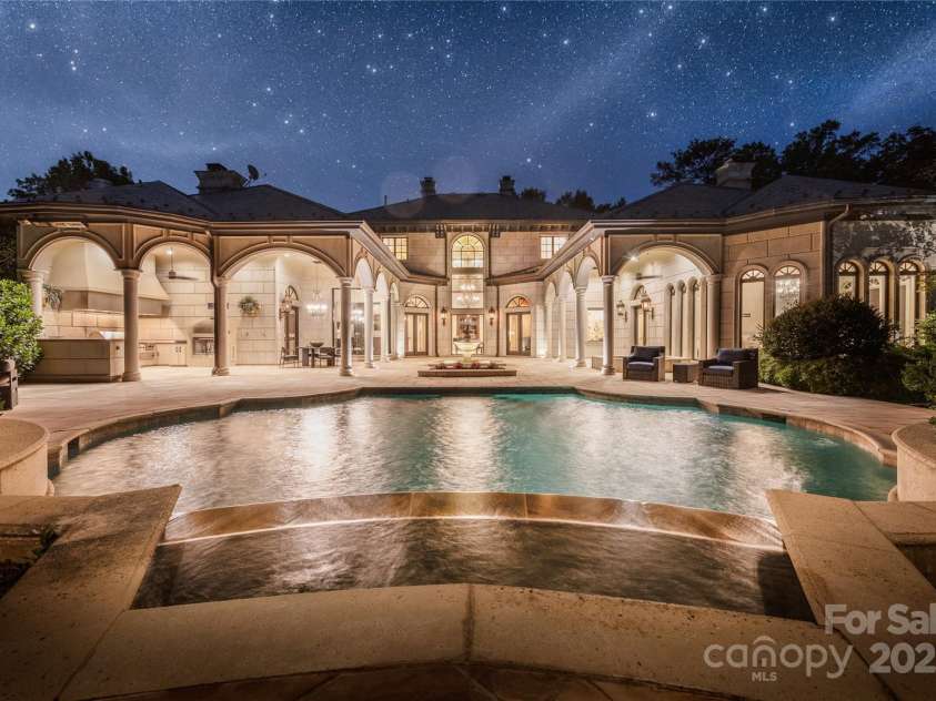 2725 Windsor Road, Winston Salem, NC 27104.  MLS# CAR4222418, YatesRealty ID 13874. 