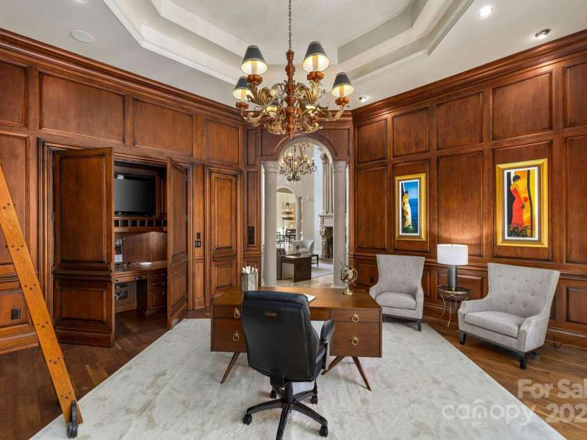 2725 Windsor Road, Winston Salem, NC 27104.  MLS# CAR4222418, YatesRealty ID 13874. 