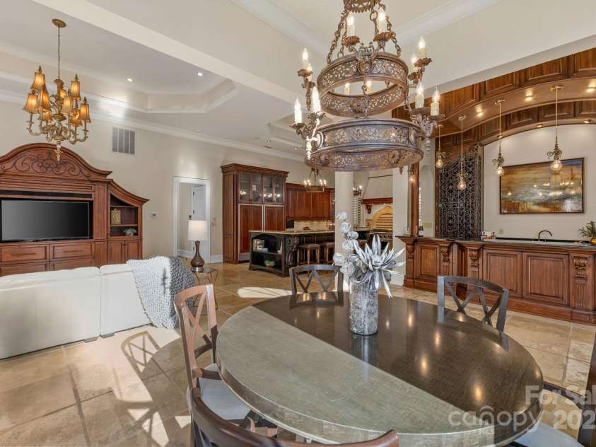 2725 Windsor Road, Winston Salem, NC 27104.  MLS# CAR4222418, YatesRealty ID 13874. 