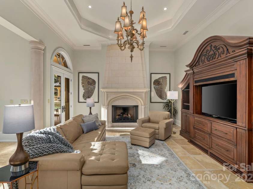 2725 Windsor Road, Winston Salem, NC 27104.  MLS# CAR4222418, YatesRealty ID 13874. 