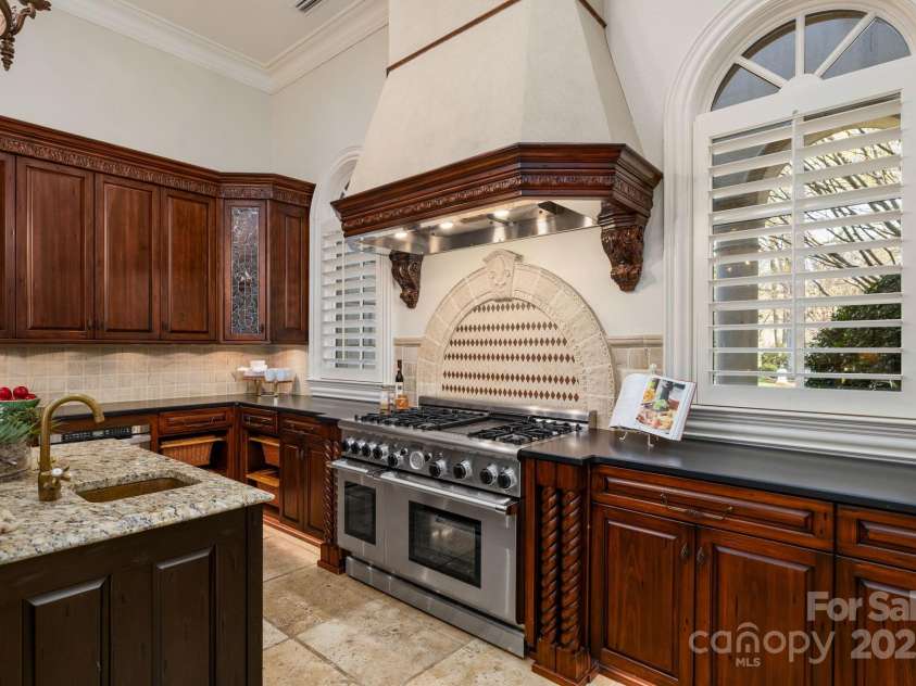 2725 Windsor Road, Winston Salem, NC 27104.  MLS# CAR4222418, YatesRealty ID 13874. 