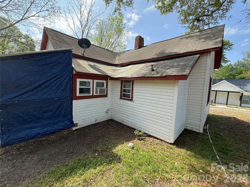 965 13th Street, Lancaster, SC 29720.  MLS# CAR4372841, YatesRealty ID 13875. 
