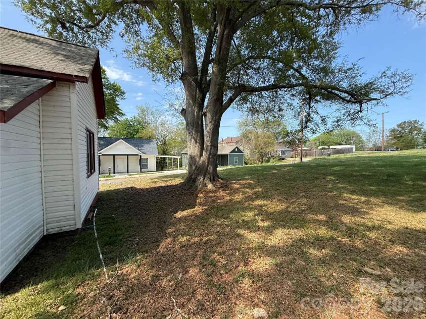 965 13th Street, Lancaster, SC 29720.  MLS# CAR4372841, YatesRealty ID 13875. 