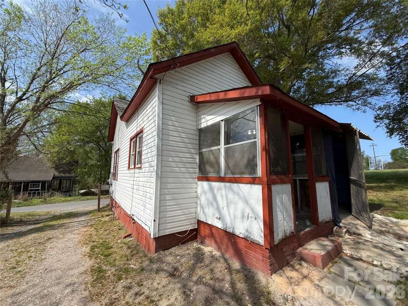 965 13th Street, Lancaster, SC 29720.  MLS# CAR4372841, YatesRealty ID 13875. 