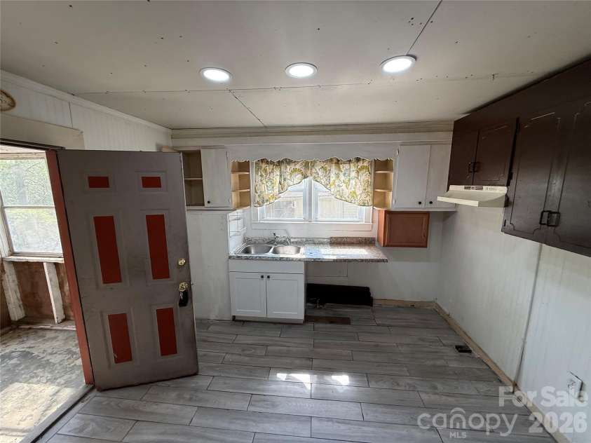 965 13th Street, Lancaster, SC 29720.  MLS# CAR4372841, YatesRealty ID 13875. 