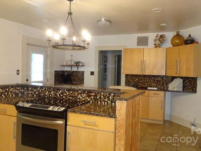 229 Park Avenue, Mooresville, NC 28115.  MLS# CAR4259146, YatesRealty ID 13876. 