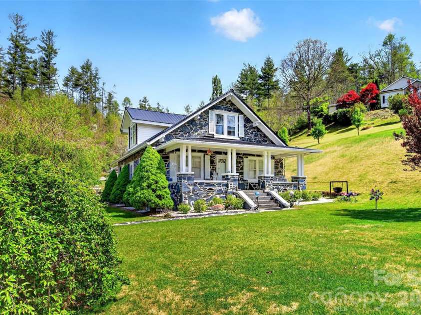 6507 226 Highway, Spruce Pine, NC 28777.  MLS# CAR4372855, YatesRealty ID 13877. 