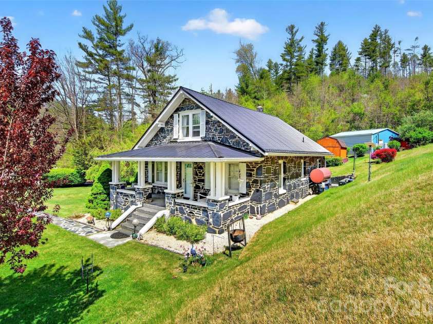 6507 226 Highway, Spruce Pine, NC 28777.  MLS# CAR4372855, YatesRealty ID 13877. 