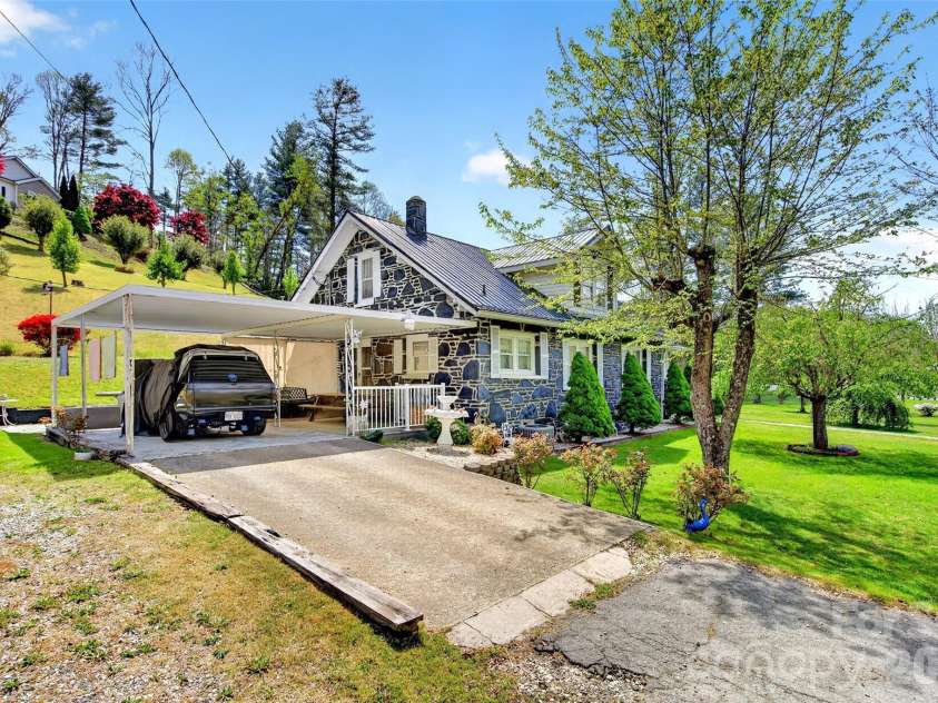 6507 226 Highway, Spruce Pine, NC 28777.  MLS# CAR4372855, YatesRealty ID 13877. 