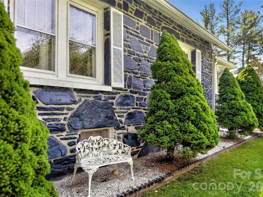 6507 226 Highway, Spruce Pine, NC 28777.  MLS# CAR4372855, YatesRealty ID 13877. 