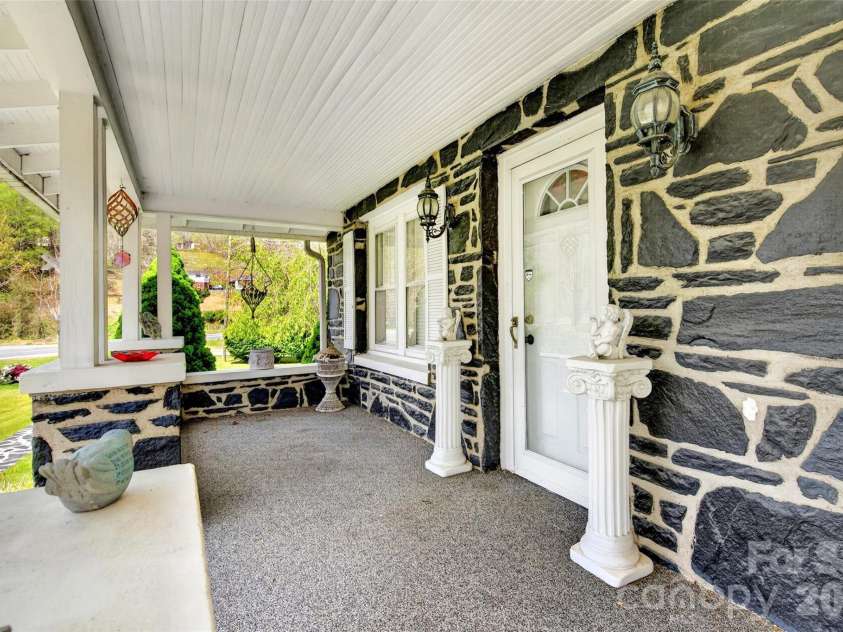 6507 226 Highway, Spruce Pine, NC 28777.  MLS# CAR4372855, YatesRealty ID 13877. 