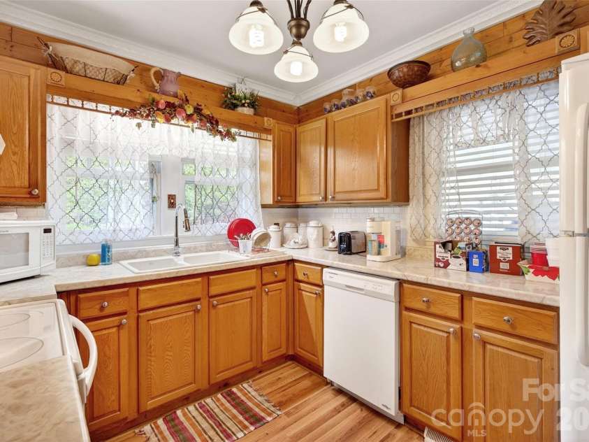 6507 226 Highway, Spruce Pine, NC 28777.  MLS# CAR4372855, YatesRealty ID 13877. 