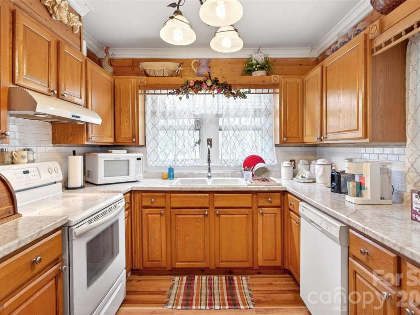 6507 226 Highway, Spruce Pine, NC 28777.  MLS# CAR4372855, YatesRealty ID 13877. 