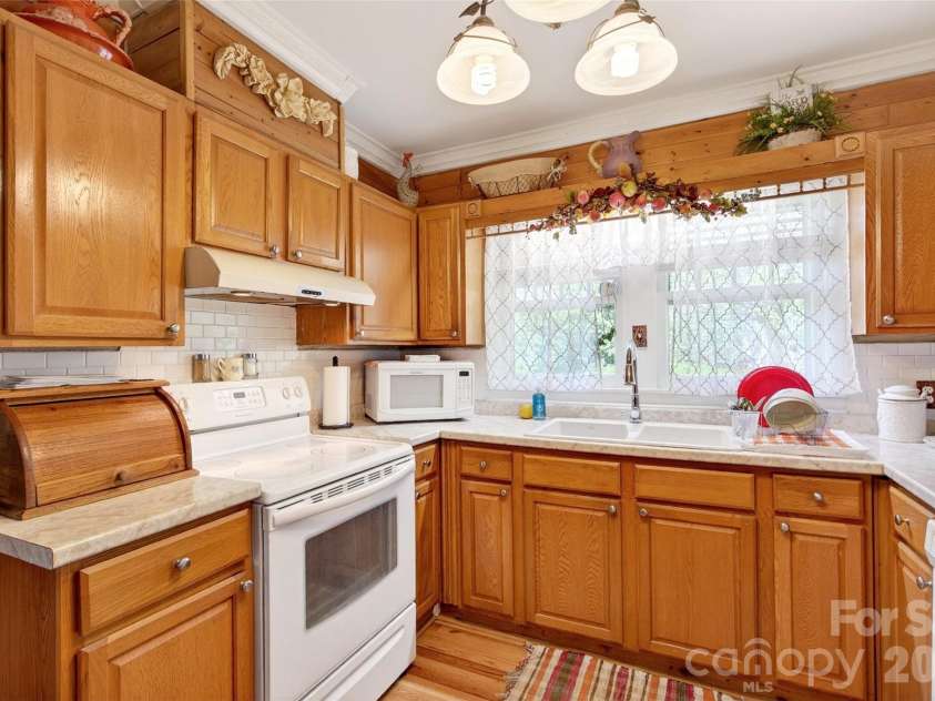 6507 226 Highway, Spruce Pine, NC 28777.  MLS# CAR4372855, YatesRealty ID 13877. 