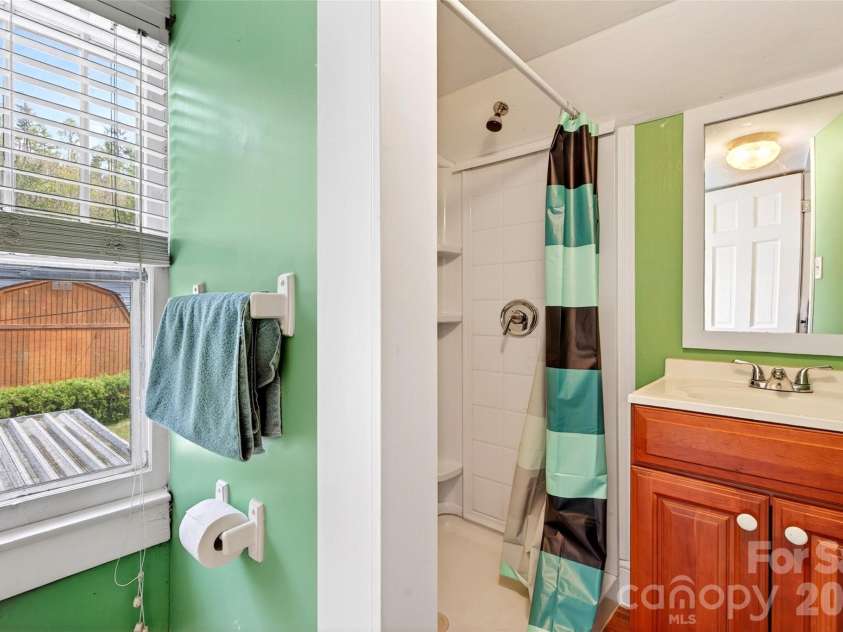 6507 226 Highway, Spruce Pine, NC 28777.  MLS# CAR4372855, YatesRealty ID 13877. 