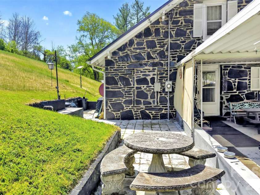 6507 226 Highway, Spruce Pine, NC 28777.  MLS# CAR4372855, YatesRealty ID 13877. 