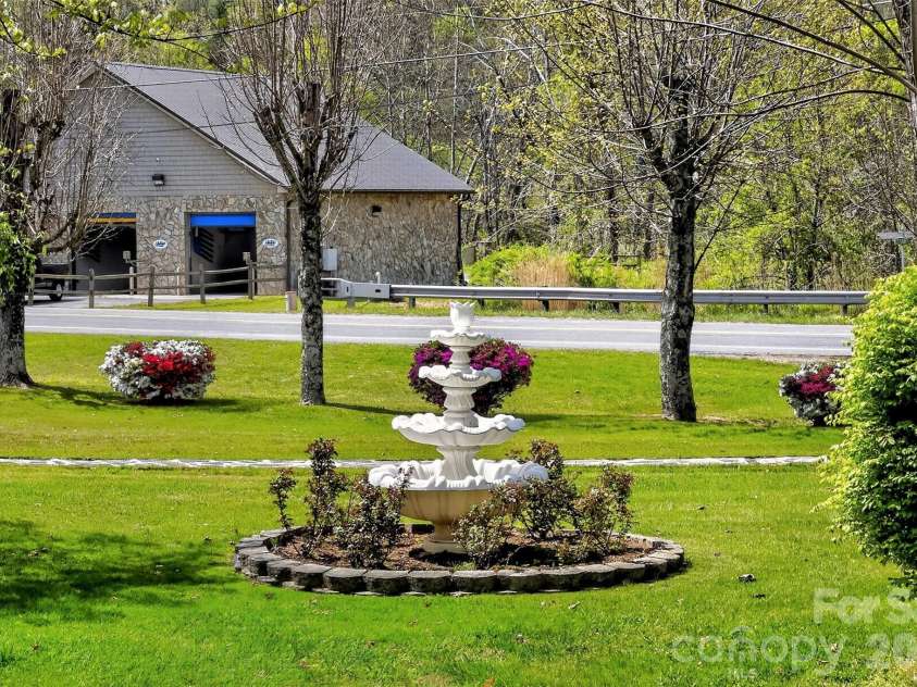 6507 226 Highway, Spruce Pine, NC 28777.  MLS# CAR4372855, YatesRealty ID 13877. 