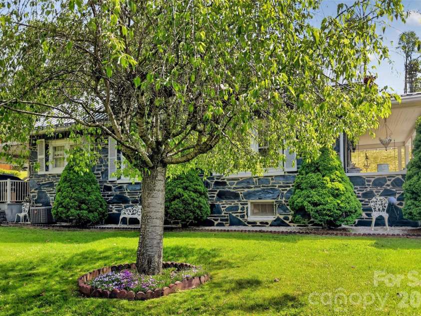 6507 226 Highway, Spruce Pine, NC 28777.  MLS# CAR4372855, YatesRealty ID 13877. 