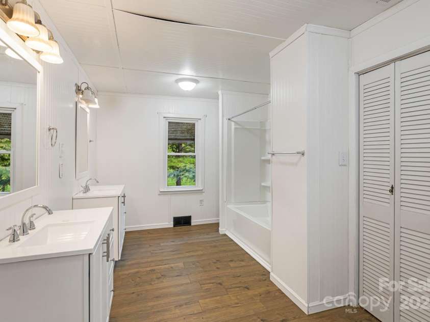 8171 Sugar Hill Road, Marion, NC 28752.  MLS# CAR4296295, YatesRealty ID 1388. Primary Bath