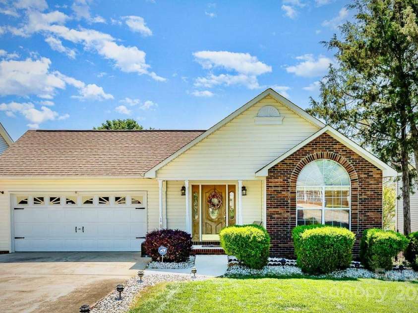 1076 Braxton Drive, Concord, NC 28025.  MLS# CAR4258837, YatesRealty ID 13881. 