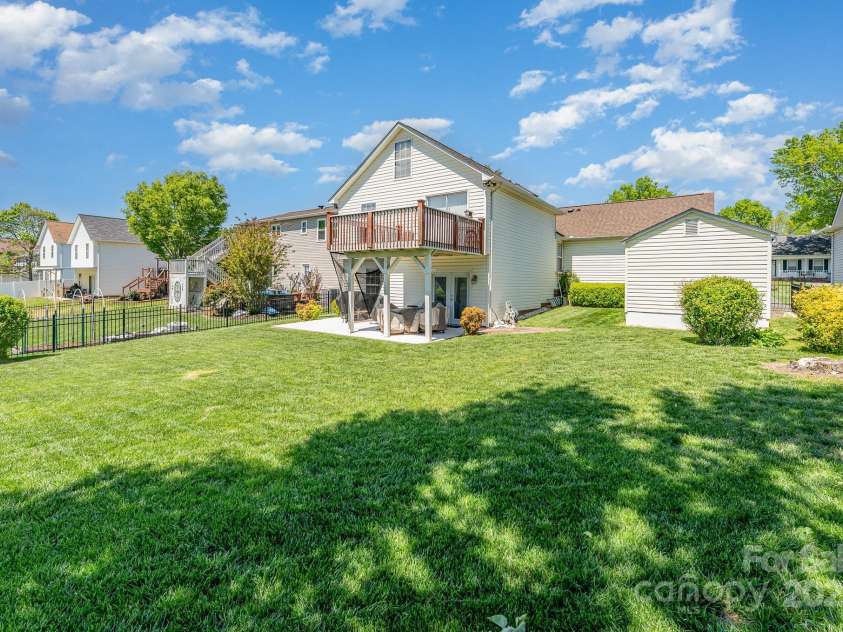 1076 Braxton Drive, Concord, NC 28025.  MLS# CAR4258837, YatesRealty ID 13881. 