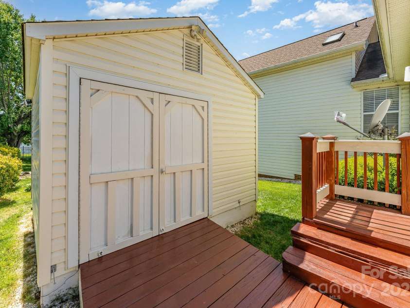 1076 Braxton Drive, Concord, NC 28025.  MLS# CAR4258837, YatesRealty ID 13881. 