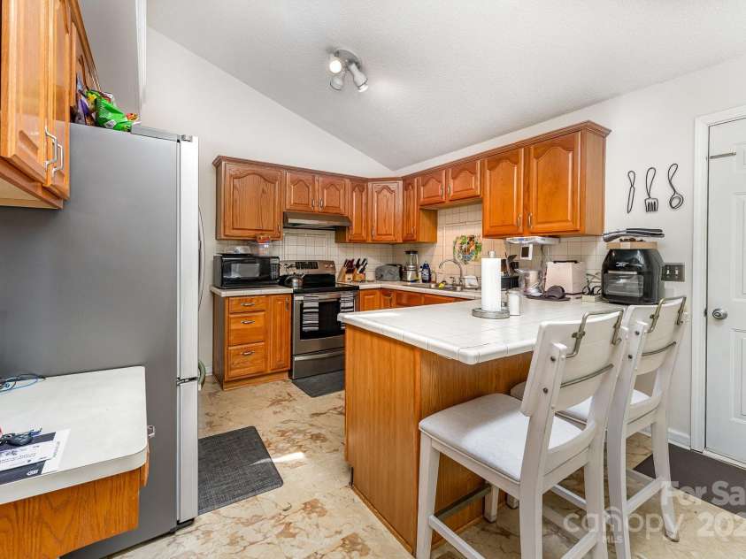 1076 Braxton Drive, Concord, NC 28025.  MLS# CAR4258837, YatesRealty ID 13881. Kitchen