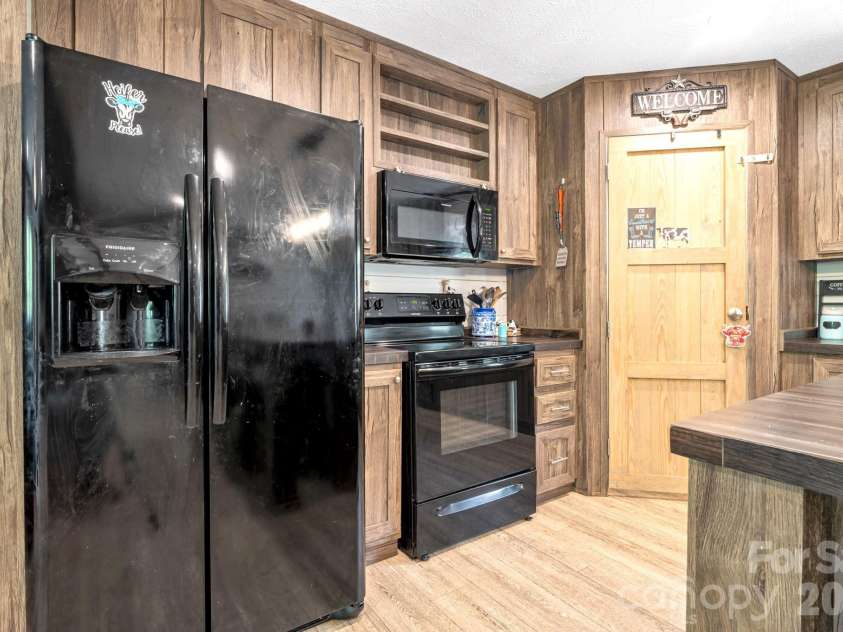 87 Horseback Lane, Marshall, NC 28753.  MLS# CAR4363036, YatesRealty ID 13882. New Appliances