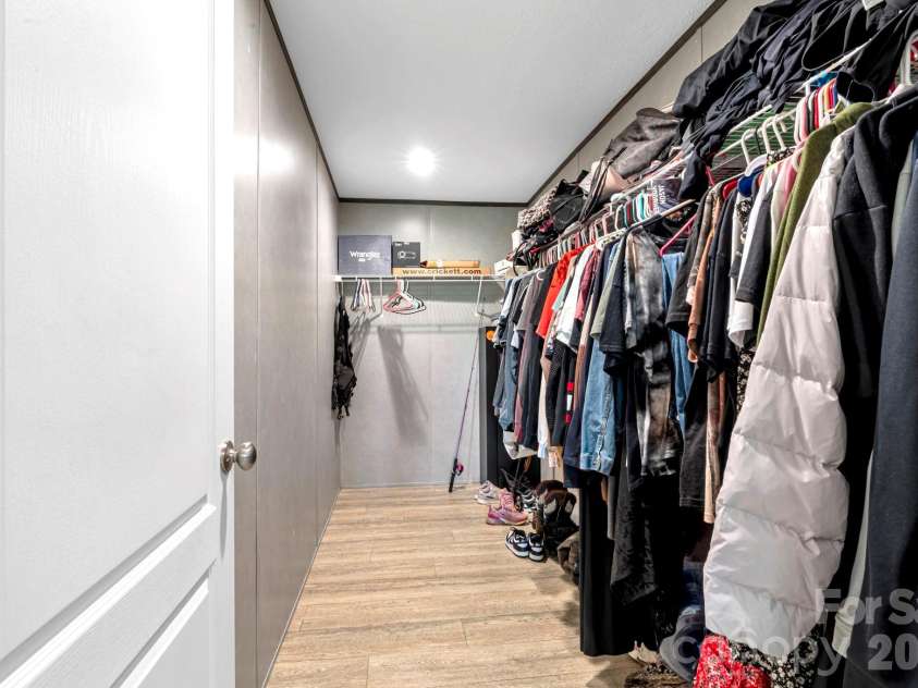 87 Horseback Lane, Marshall, NC 28753.  MLS# CAR4363036, YatesRealty ID 13882. Roomy walk-in closet to keep everything in place