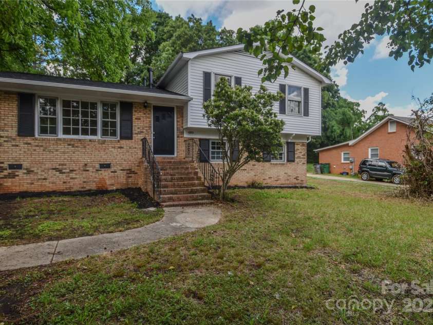 6921 Idlewild Road, Charlotte, NC 28212.  MLS# CAR4259752, YatesRealty ID 13884. 